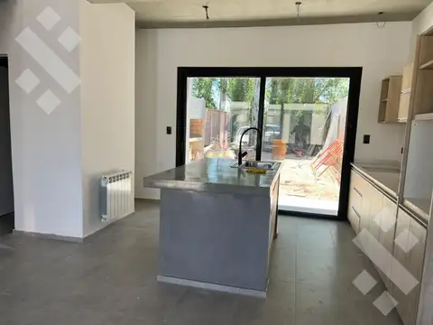 Depto Tipo Casa en Venta con 1 cocheras