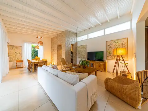 Casa de 3 dormitorios con piscina a la venta en Aguadas