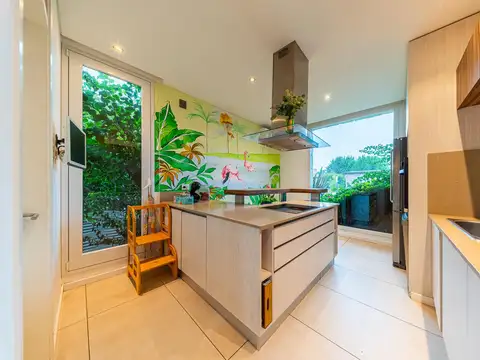 Casa 6 ambientes con 2 baños