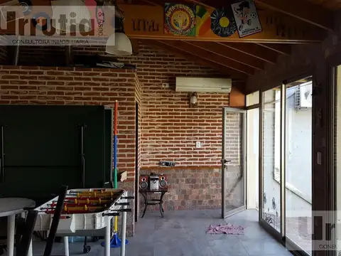 Casa en Venta con 2 cocheras