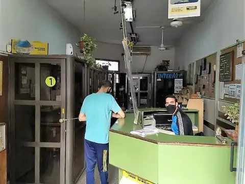 Venta 2 Locales sobre Av. Escalada con gran fondo libre, Villa Lugano