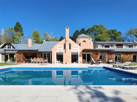 Importante propiedad sobre 2000 m2 con 5 dormitorios 