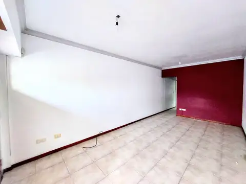 Casa en Alquiler con 2 cocheras