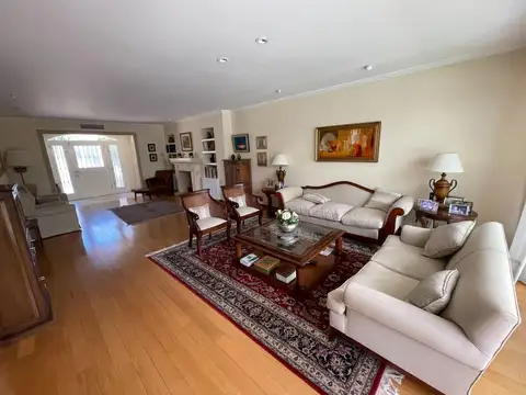 CASA 5 AMBIENTES EN ALQUILER EN MARTINEZ