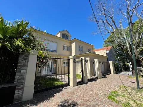 CASA 5 AMBIENTES EN ALQUILER EN MARTINEZ
