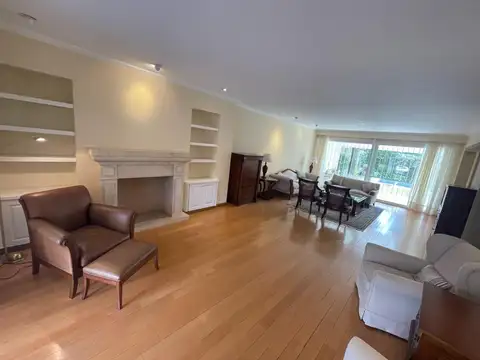 Casa en Alquiler con 2 cocheras