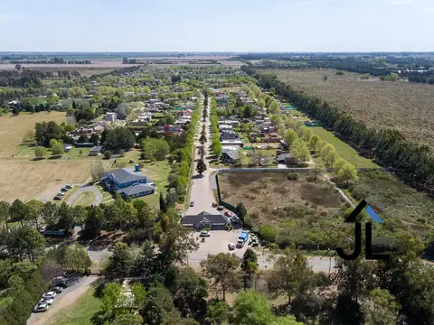Los Cardales, Cardales village