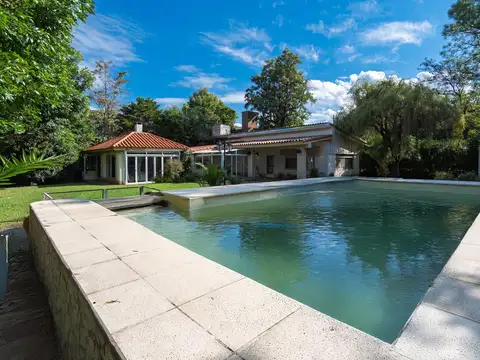 VENTA/PERMUTA - Casa de 2 dormitorios y piscina - Cotos de la Alameda, Roldán.