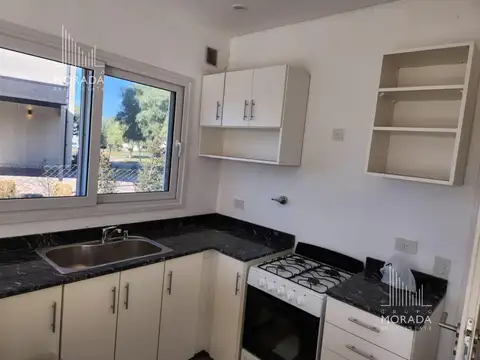 Casa en Alquiler con 2 cocheras