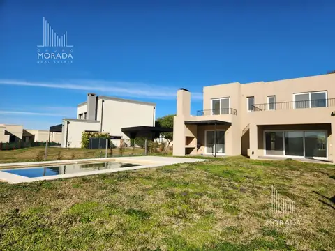 Venta casa 5 ambientes en Santa Elena Pilar