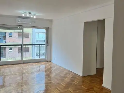 Departamento amplio con balcón al frente en Belgrano