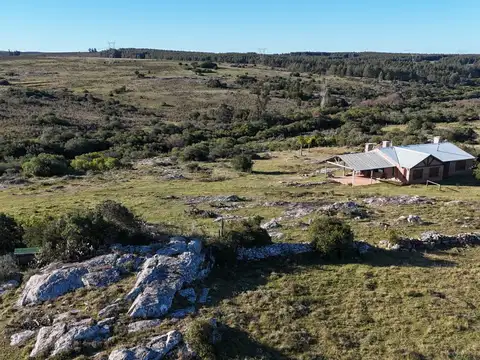 Chacra de 29ha  con casa  y arroyo en Maldonado