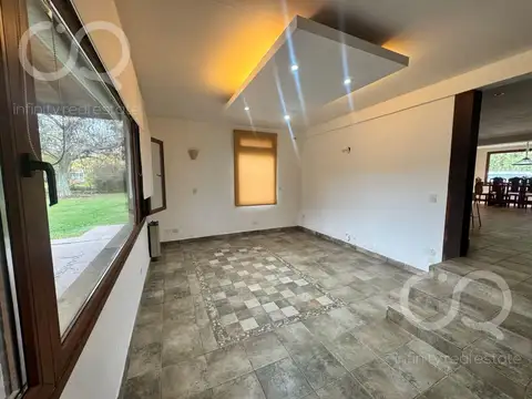 Casa 8 ambientes con 4 baños