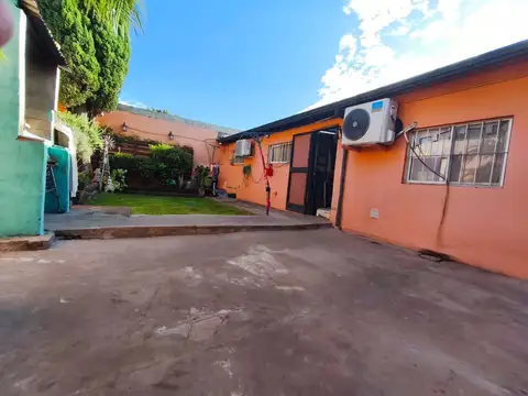 Casa en Venta con 3 cocheras