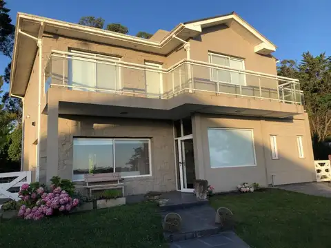 CASA DE 5 AMBIENTES EN BARRANCAS DE SAN BENITO