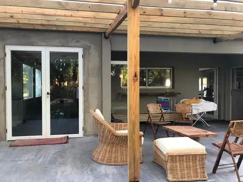 Casa 5 ambientes con 3 baños
