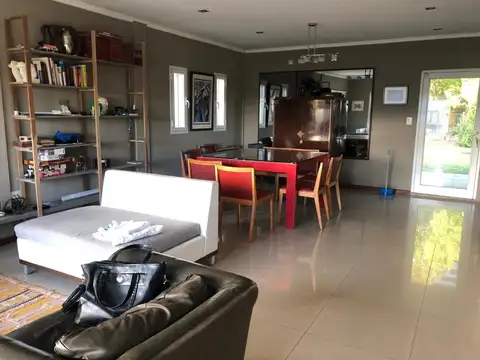 CASA DE 5 AMBIENTES EN BARRANCAS DE SAN BENITO