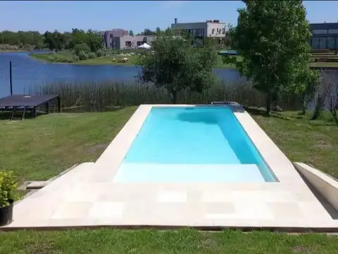 Casa en Alquiler Anual amoblada a la laguna en Barrio Náutico El Cazal