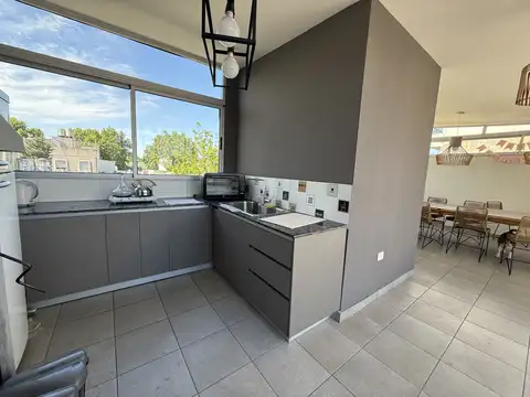 casa de 5 amb, con garage , patio , terraza y quincho