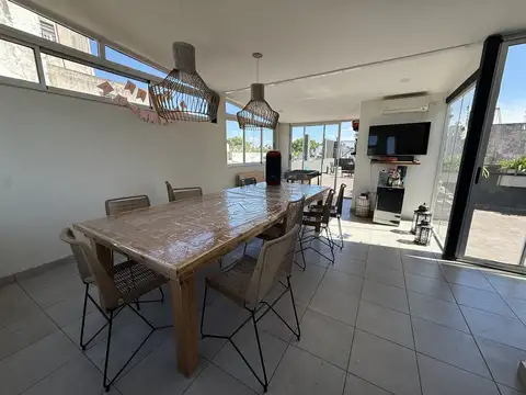 Casa 5 ambientes con 2 baños