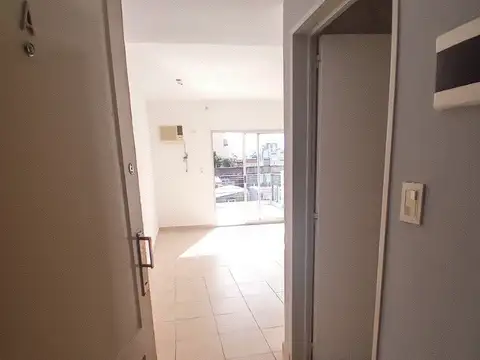 MUY LINDO MONOAMBIENTE C/BALCON ATERRAZADO