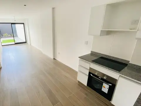 San Juan 2900, Piso PB