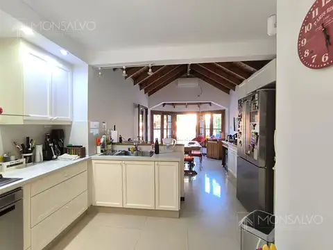 Casa 5 ambientes con 3 baños