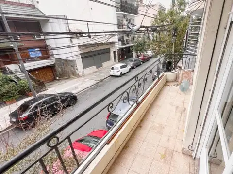 Departamento 3 ambientes con balcon en Flores