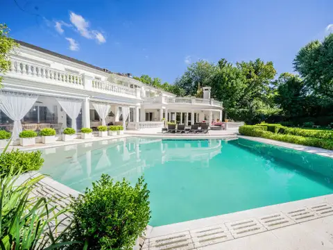 Venta Casa Mayling de Categoría, Pileta, Spa, Cava, Cine y amplio parque.