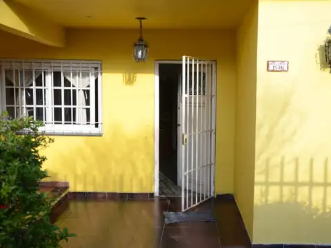 Casa 4 ambientes con 1 baño