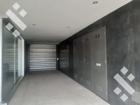 Oficina 20 ambientes con 44 baños