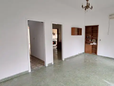 Casa 4 ambientes con 1 baño