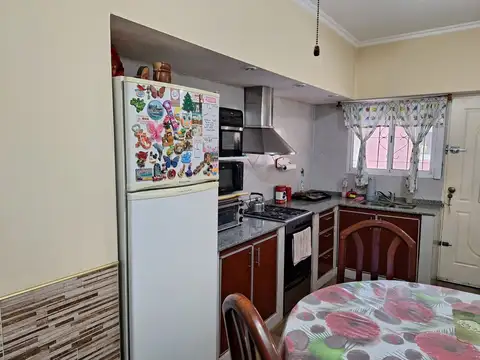 CASA VENTA 4 AMBIENTES Y DEPARTAMENTO BURZACO