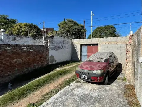 VENTA CASA A REFACCIONAR CON COCHERAS B ALTAMIRA