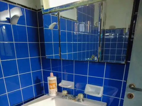 Casa de tres ambientes para  reciclar en venta en Haedo Sur