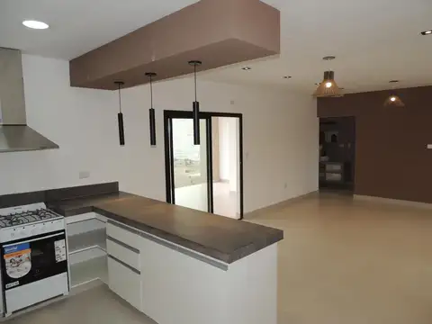 Casa 5 ambientes con 1 baño