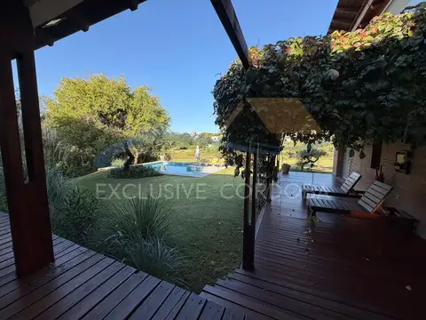 Casa 8 ambientes con 2 baños