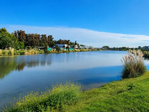 Terreno en venta a laguna en La Calesa, Pilará, Pilar
