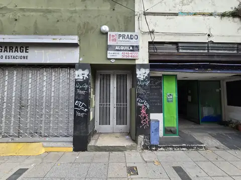 Avenida Hipólito Yrigoyen 6400, Piso PB