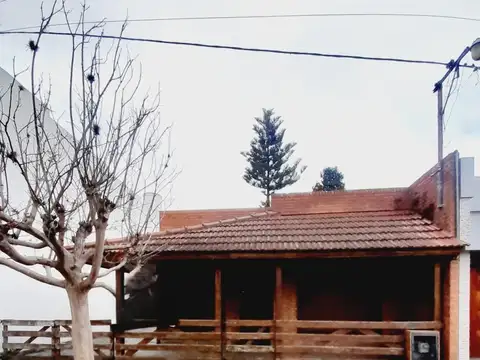 Casa en venta c/ cochera en Berisso