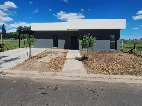 Casa De Calidad 4 Ambientes En Santa Sofia Pilar