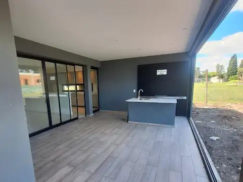 Casa en Venta con 6 cocheras