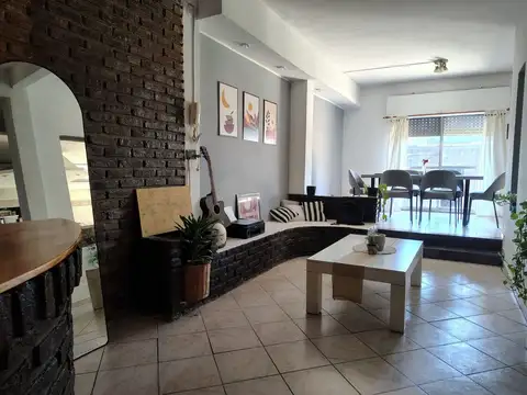 Casa 5 ambientes con 2 baños