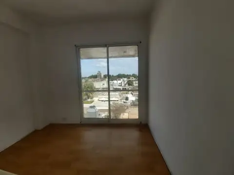 Departamento en Alquiler en Alberdi, $ 450.000
