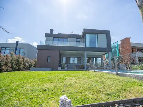 Venta de casa a la laguna - Barrio santa ana-Tigre