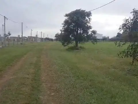 VENTA LOTE PUERTO CAYASTA  INGRESO POR RUTA 1 HAY BAJADA DE LANCHA