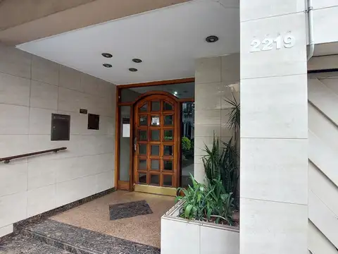 DEPARTAMENTO 3 AMBIENTES con COCHERA en VENTA en FLORES APTO PROFESIONAL