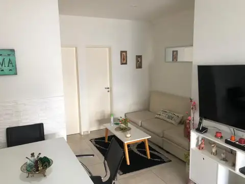 Excelente Departamento de 2 1/2  ambientes- frente- 1 por escalera- Apto credito