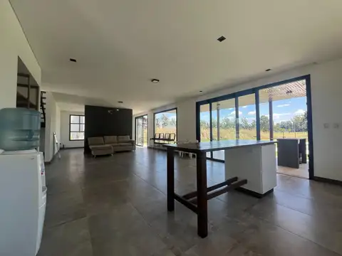 Casa en Alquiler en Lomas Athletic Club, USD 1.200