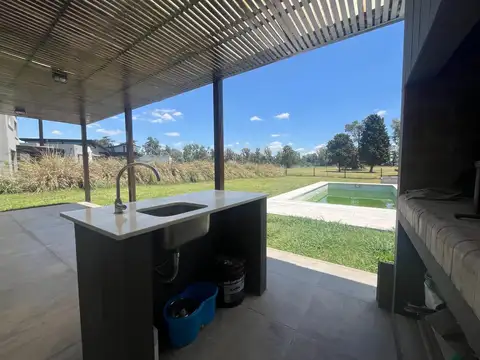 Casa en Alquiler de 3 dormitorios